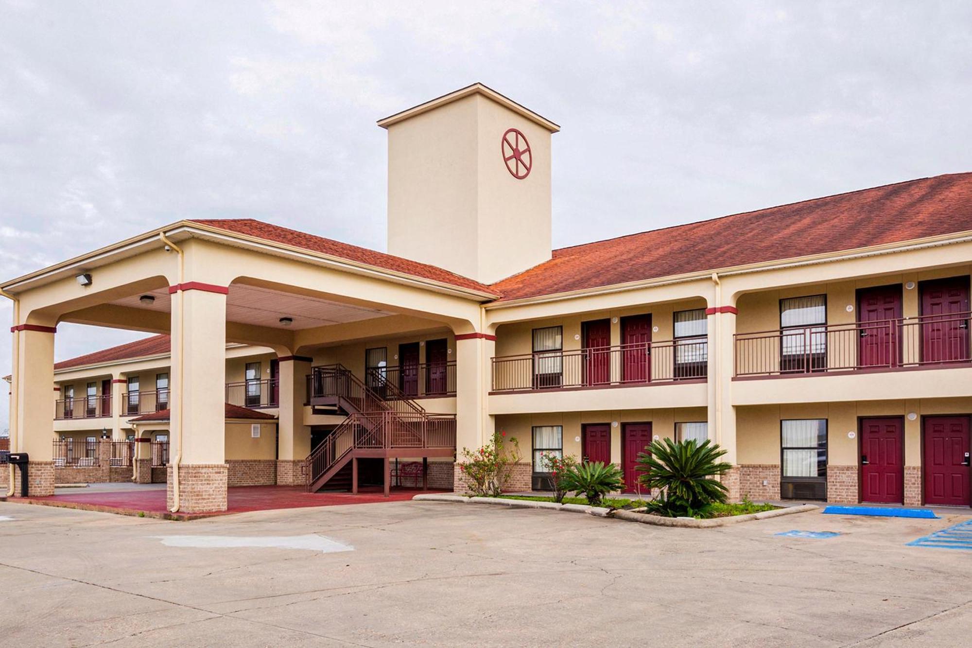 פורט אלן Oyo Hotel Lsu מראה חיצוני תמונה