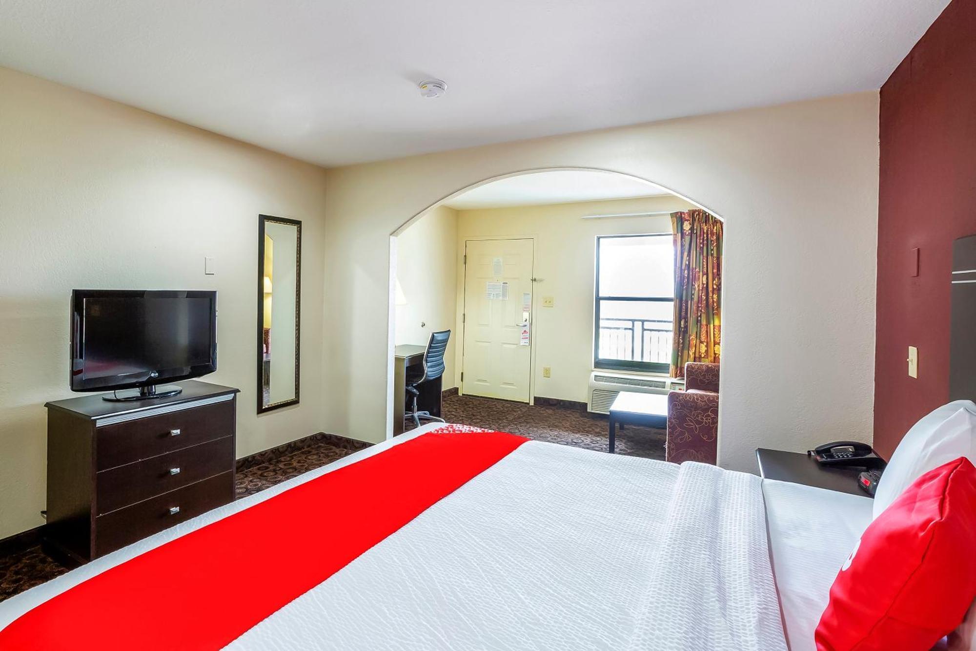 פורט אלן Oyo Hotel Lsu מראה חיצוני תמונה
