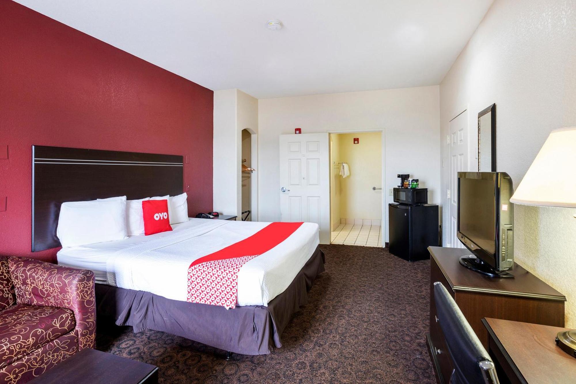 פורט אלן Oyo Hotel Lsu מראה חיצוני תמונה