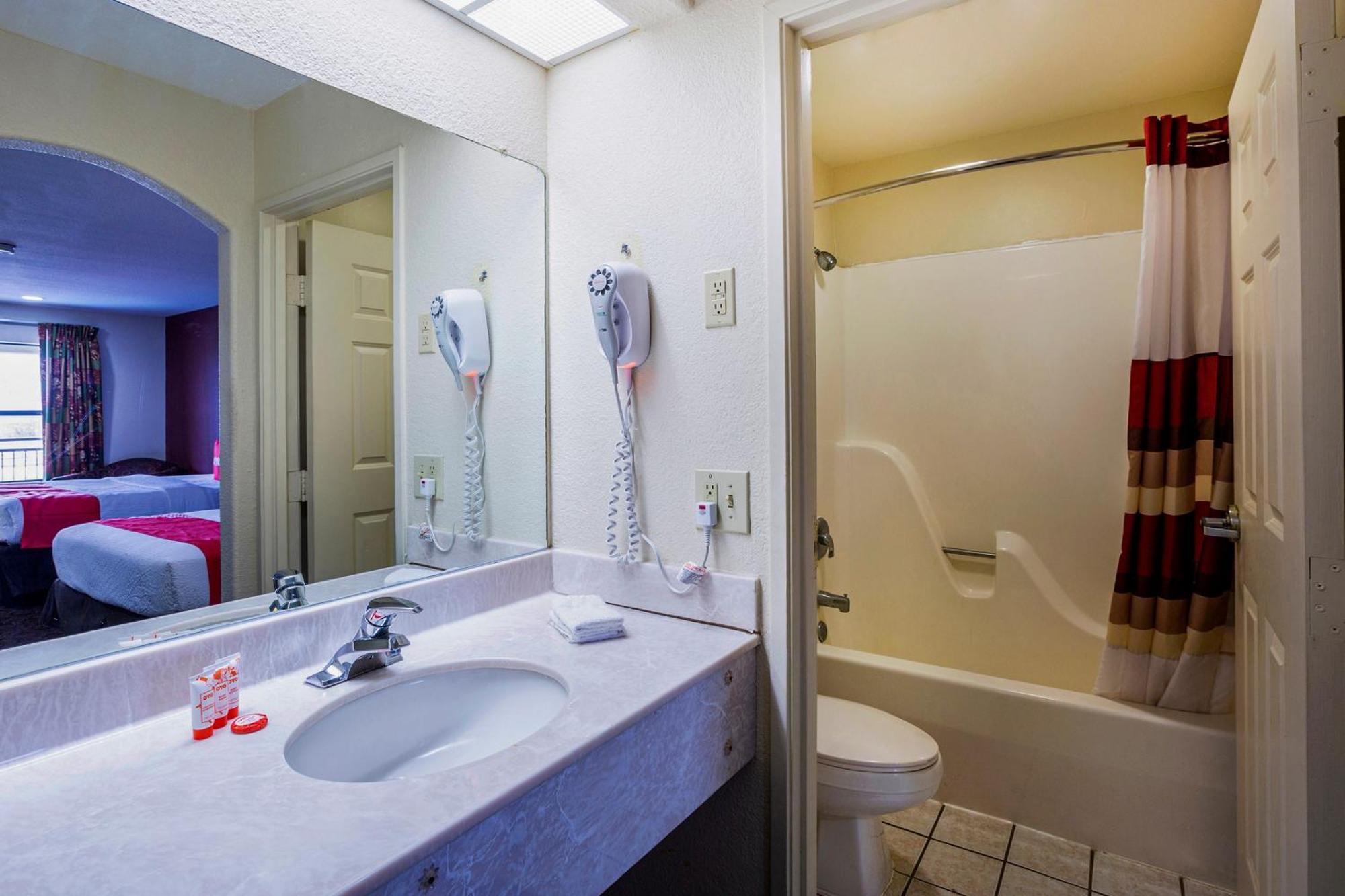 פורט אלן Oyo Hotel Lsu מראה חיצוני תמונה